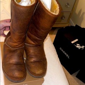 Rare addition Bronze Ugg boots. Sz 10.